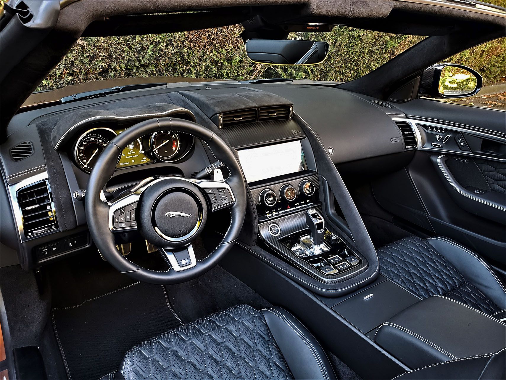 The F-Type SVR's cabin is beautiful made.