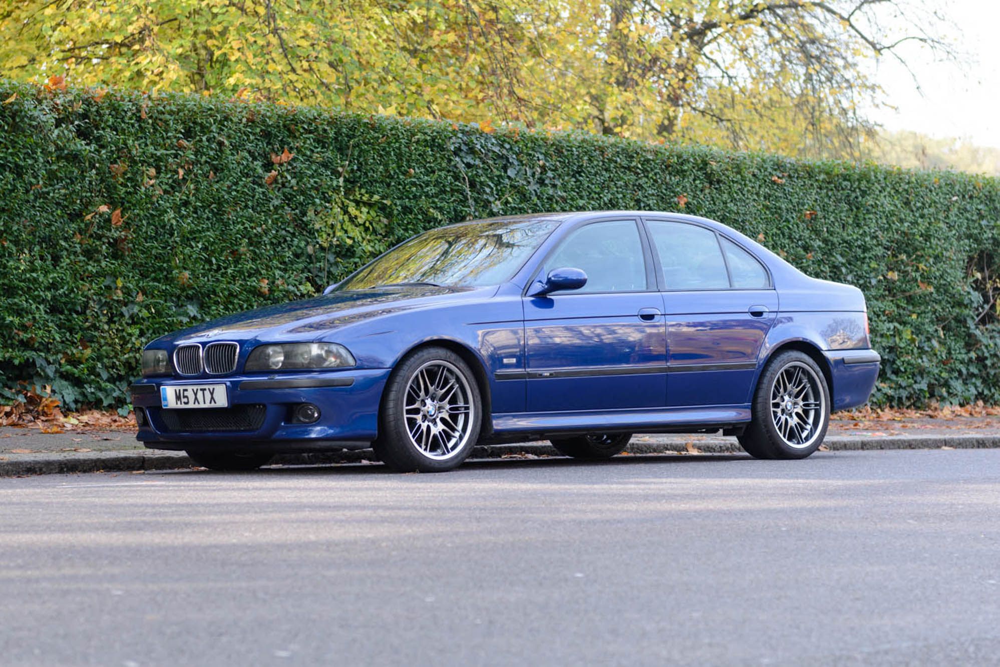 BMW M5 E39 blue