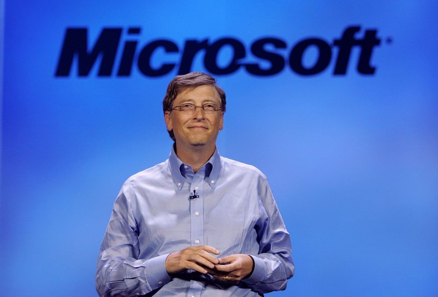 Bill Gates introduces a new software product at Microsoft