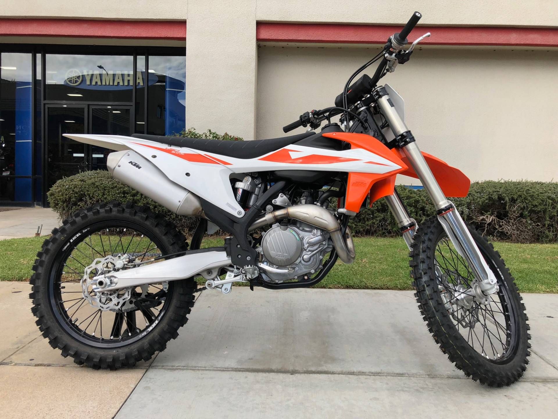 KTM 450 SXF in front of store