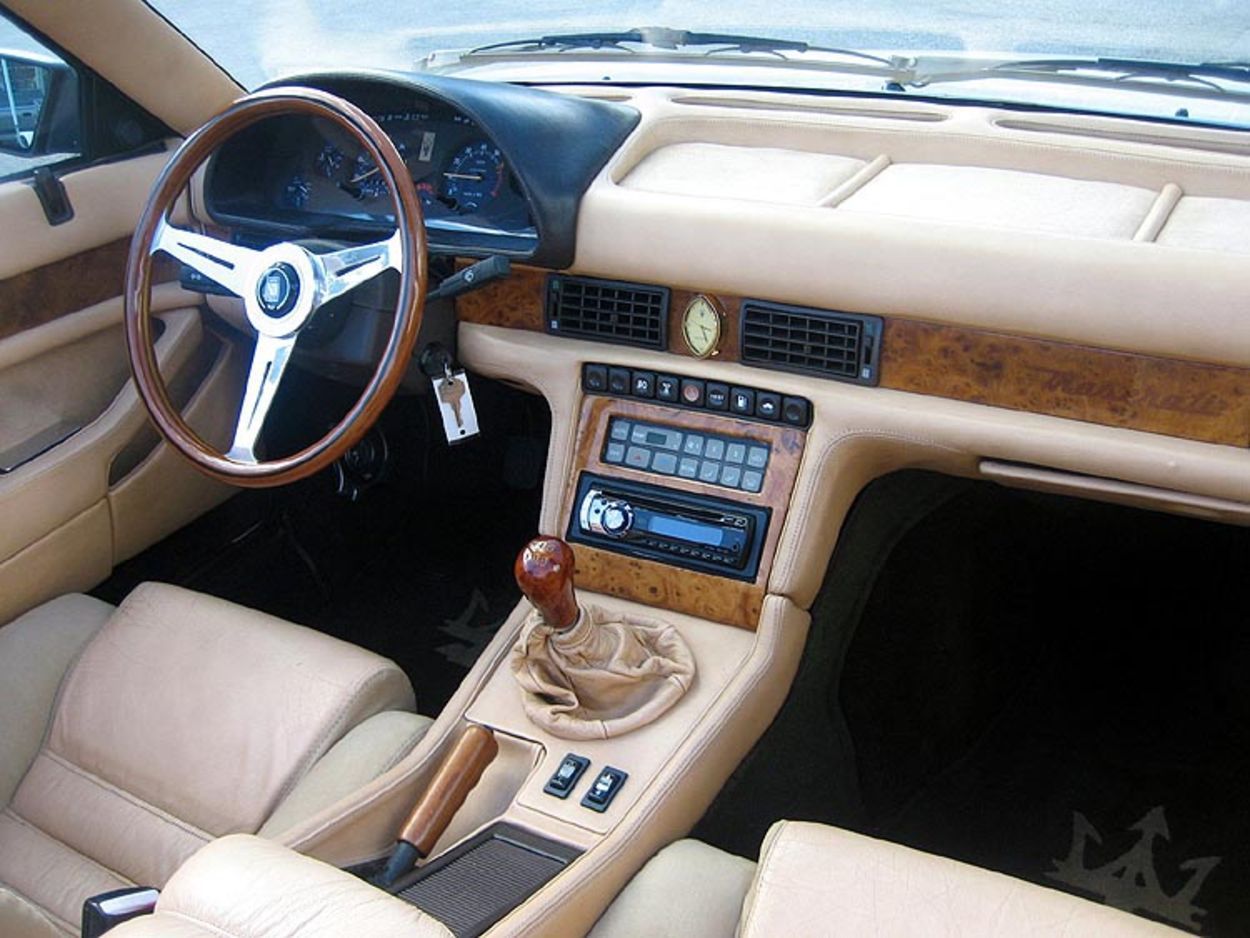 Light leather Maserati Biturbo interior