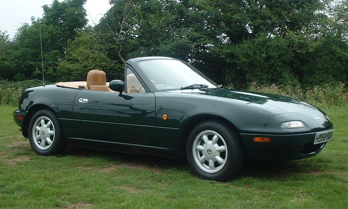 Highland Green Mazda MX-5 NA parked on the lawns