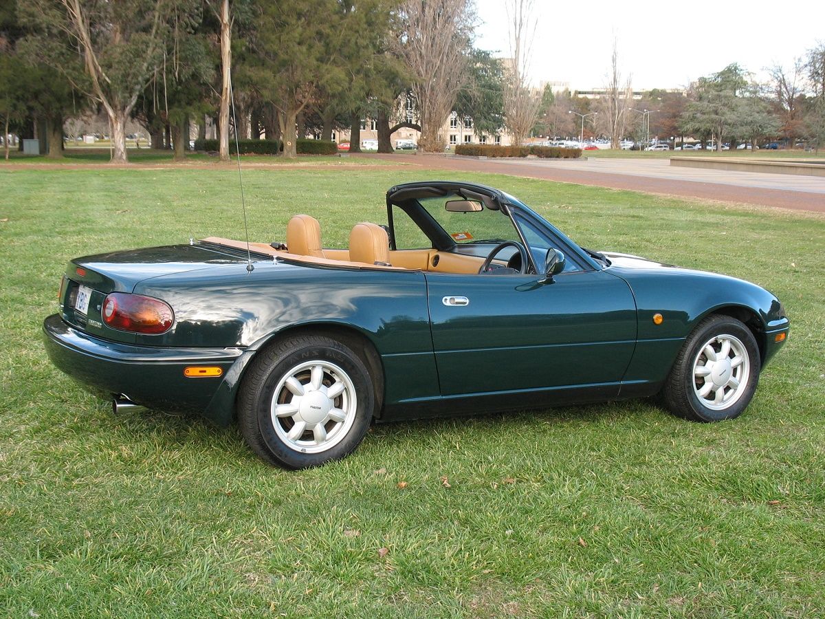 Highland Green Mazda MX-5 NA parked on the lawns