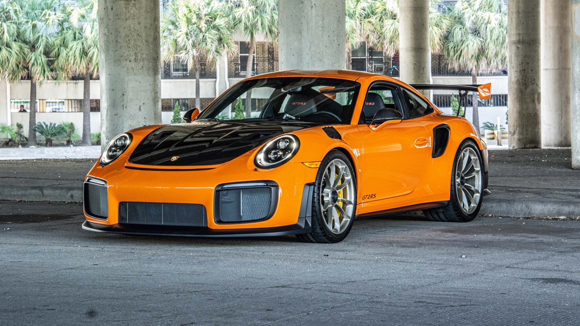 Porsche-911-gt2-rs-b