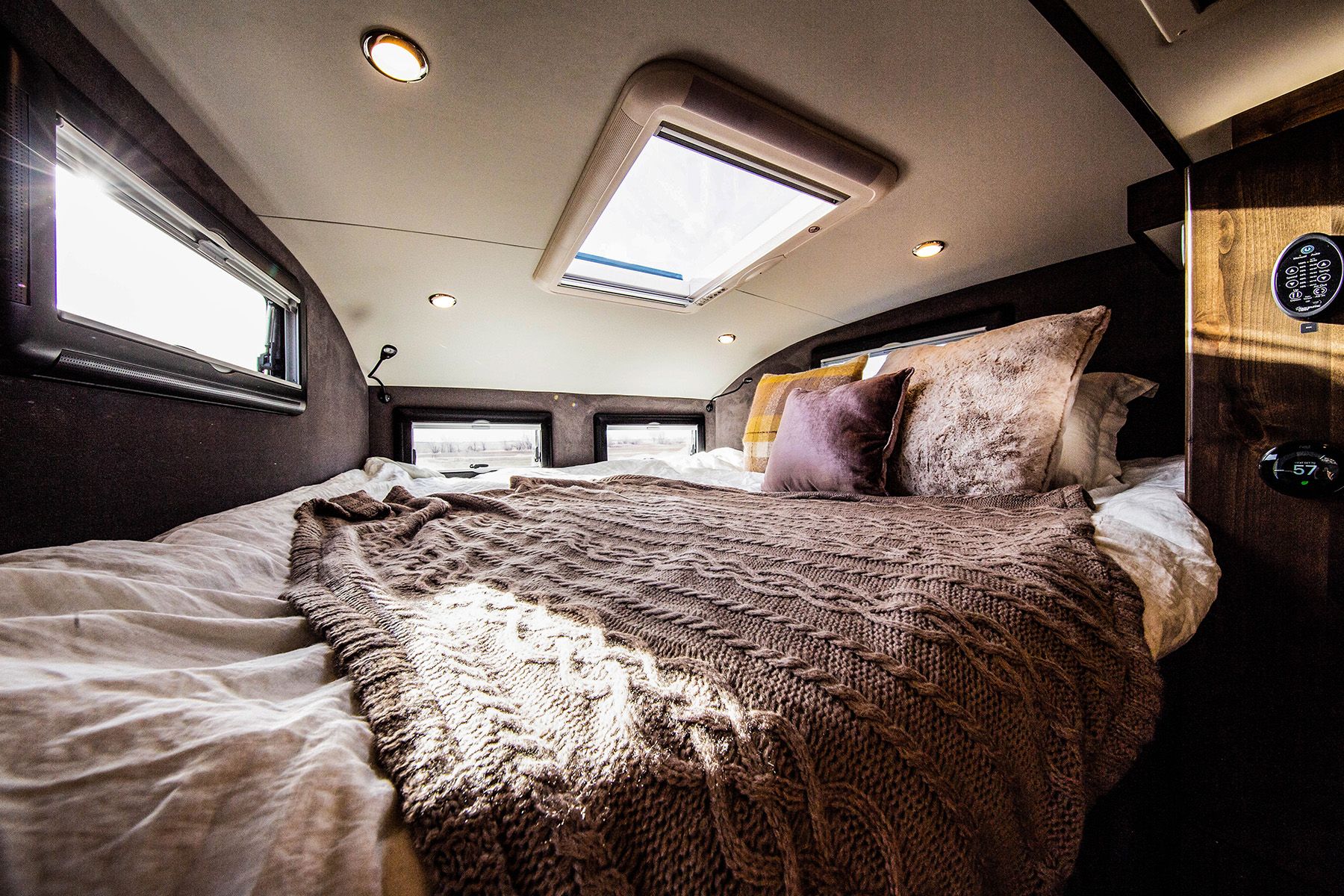 Luxury Off Grid Truck Van Overlanding Vehicle RV Camping Travel EarthRoamer