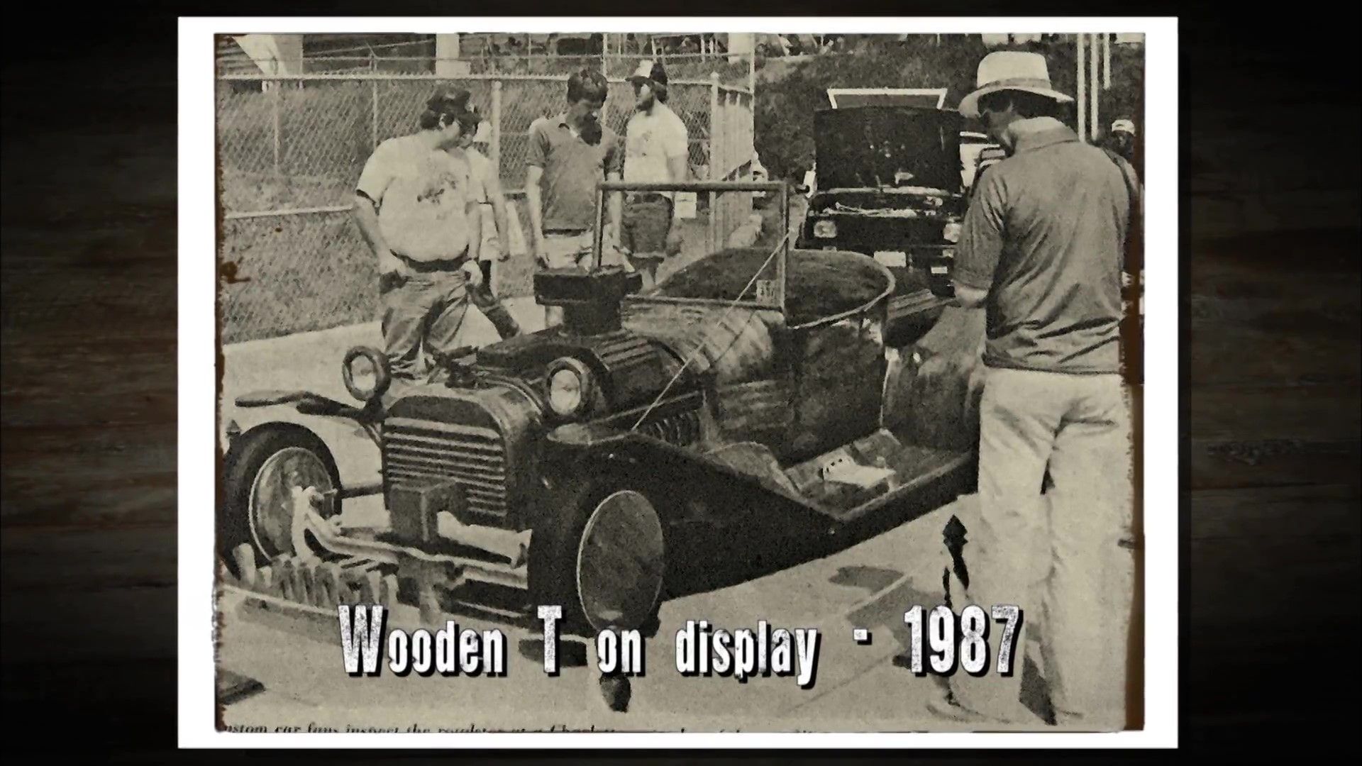 People admire the Wooden-T at an Auto-Show in 1987