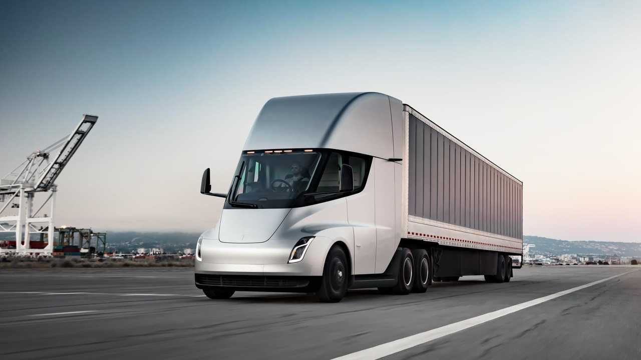 Tesla Electric Semi Truck Hauling Commercial Truck Battery Powered EV Freight