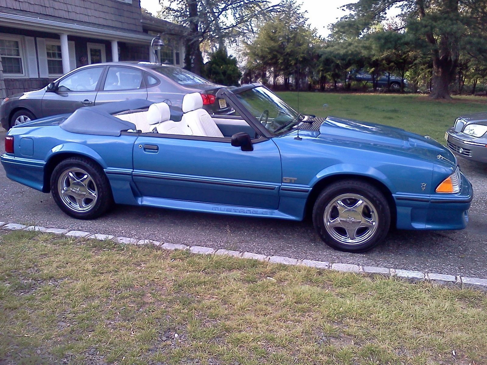 1987 Ford Mustang Convertible blue