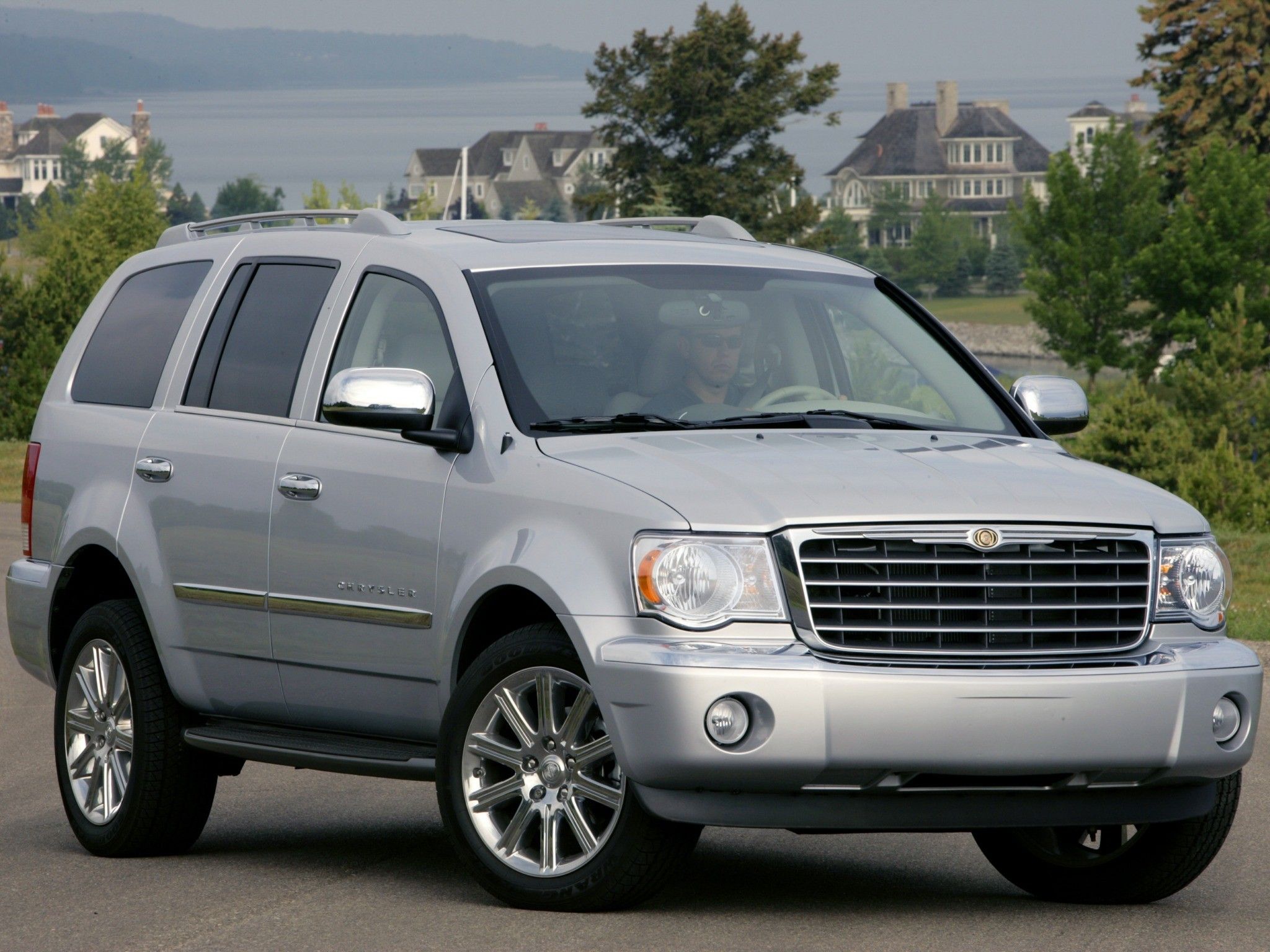 2009 Chrysler Aspen silver