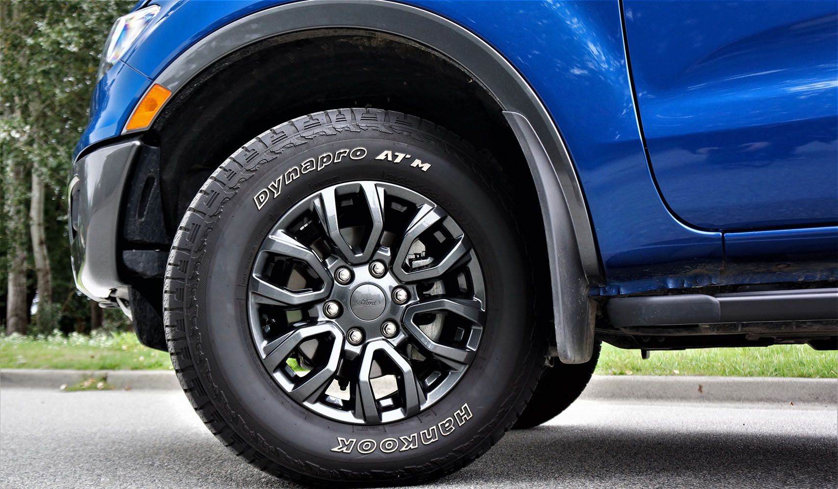 Close up view of the Ranger's optional dark-gray “Magnetic-Painted” 17-inch alloys and 265/56 Hankook Dynapro AT-M tires.
