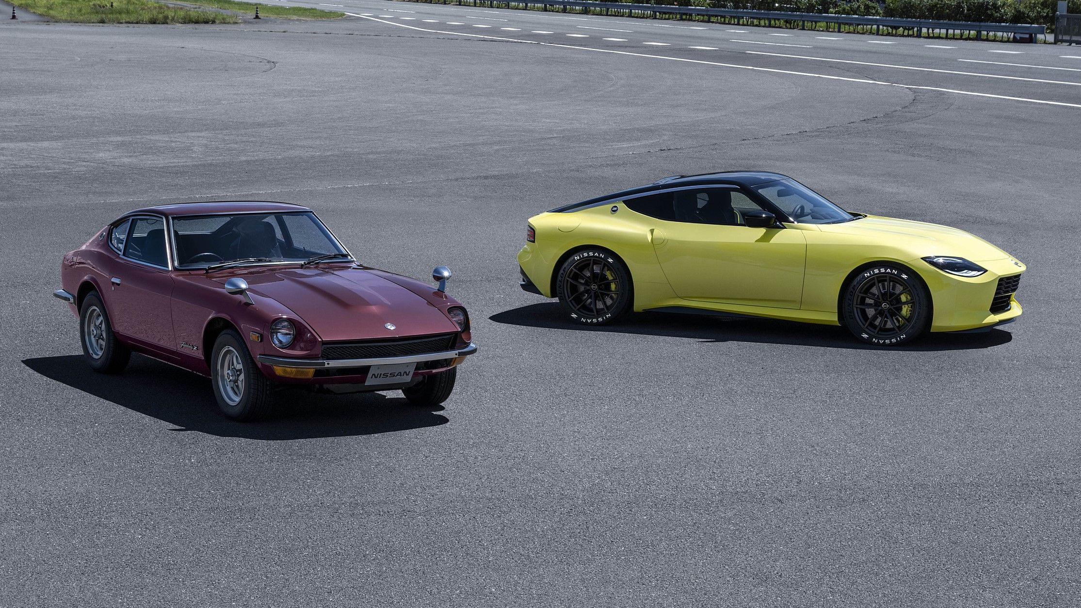 nissan fairlady z and nissan 400z groupie front view
