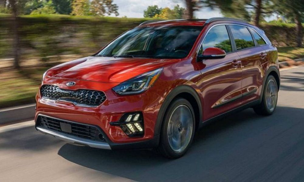 A picture of the 2021 Kia Niro Hybrid on the road.
