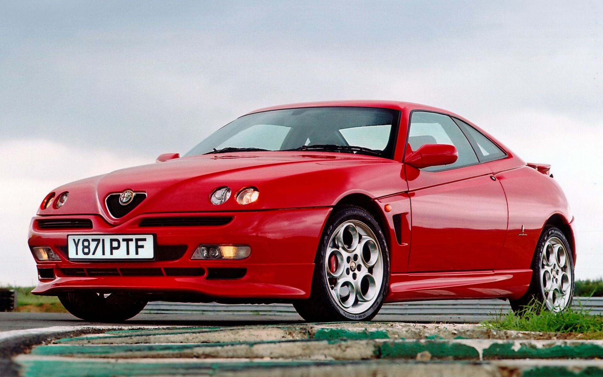 Alfa Romeo GTV red
