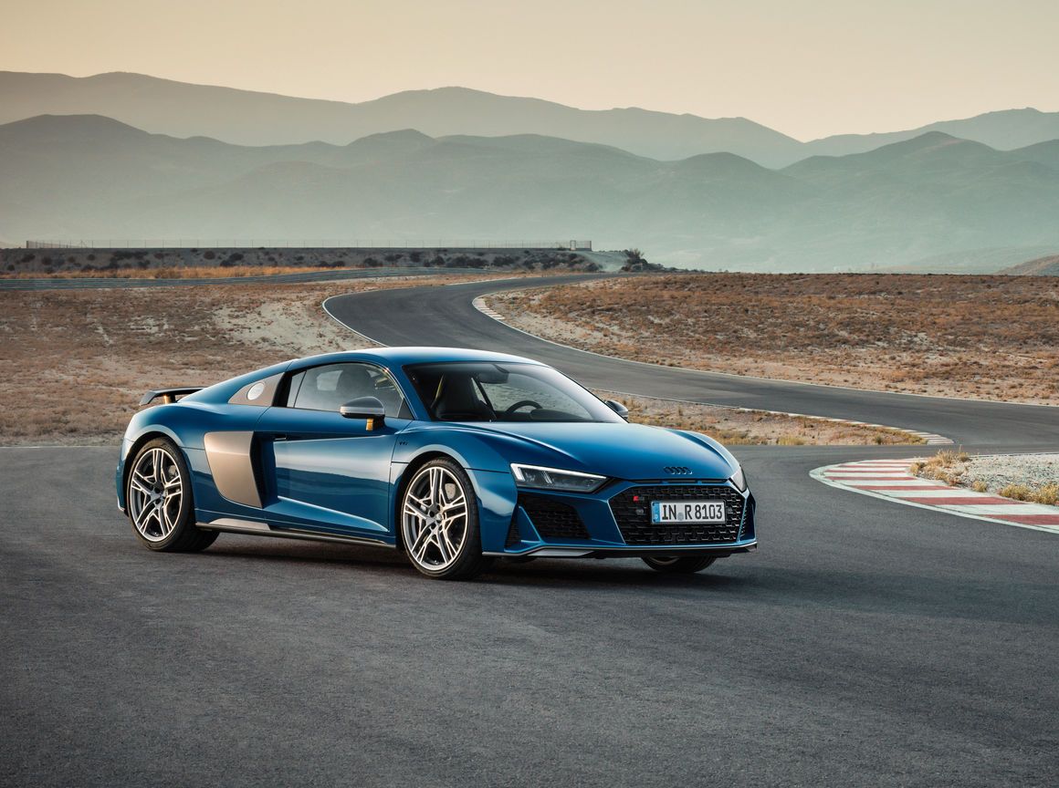 Ara Blue Crystal Effect Audi R8 Coupé parked in the middle of the track