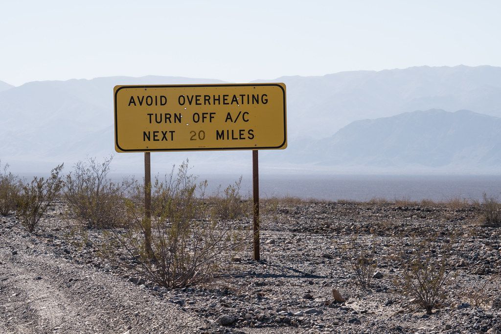 A sign warning drivers for hot conditions.
