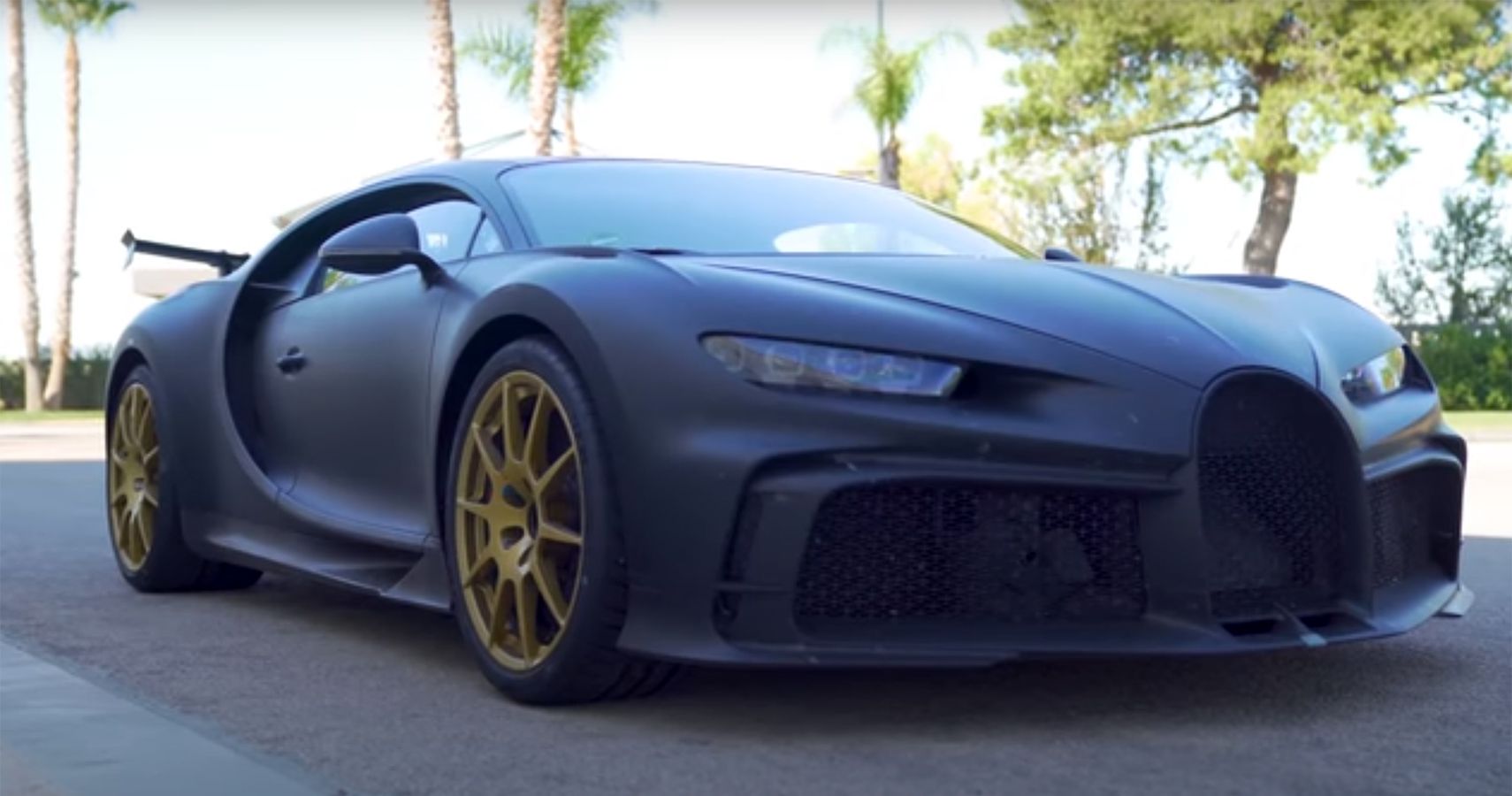 Bugatti's Chiron Pur Sport Supercar Provides a Carwow Experience