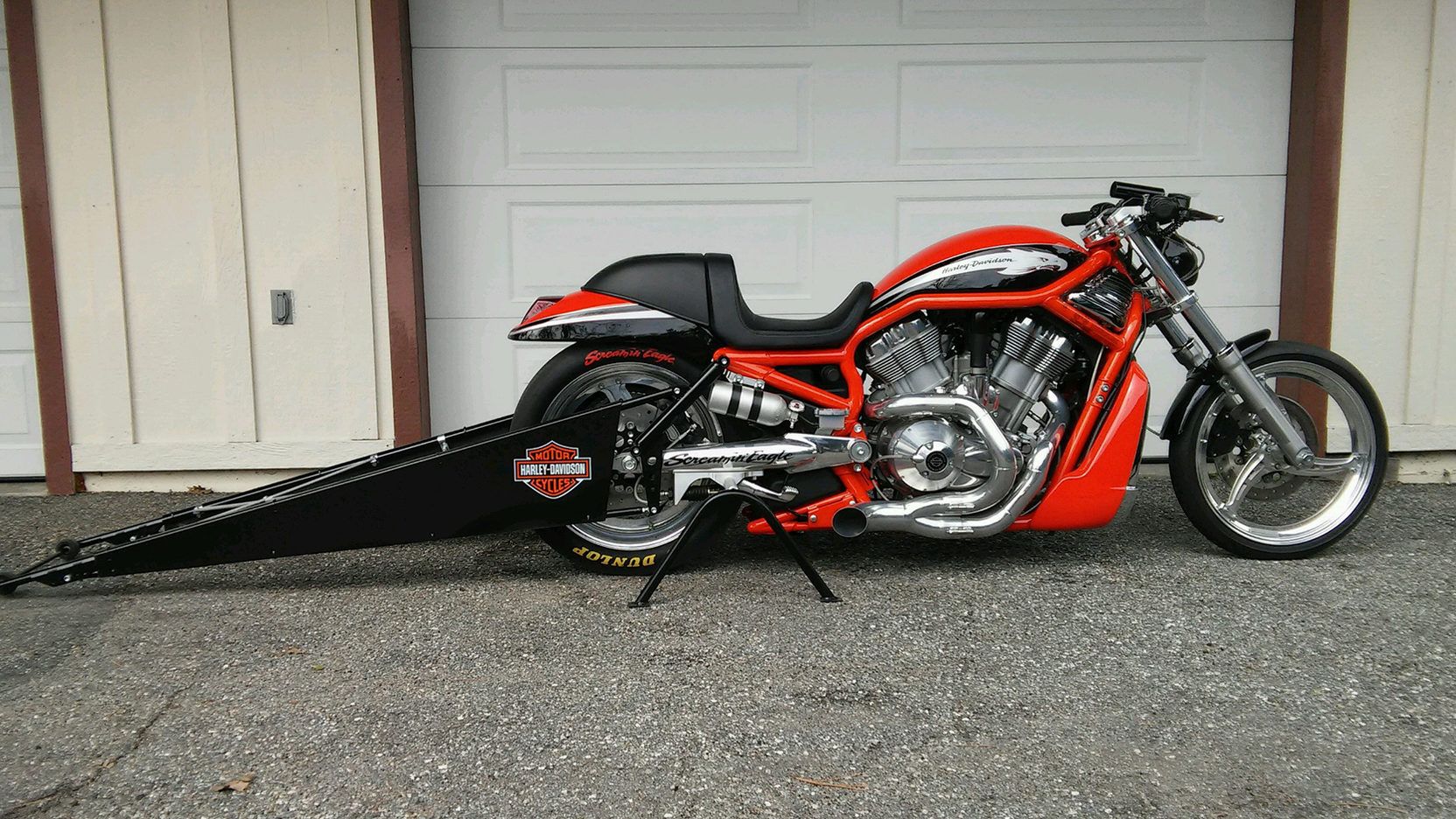 Harley Davidson Screamin' Eagle V-Rod Destroyer with wheelie bar