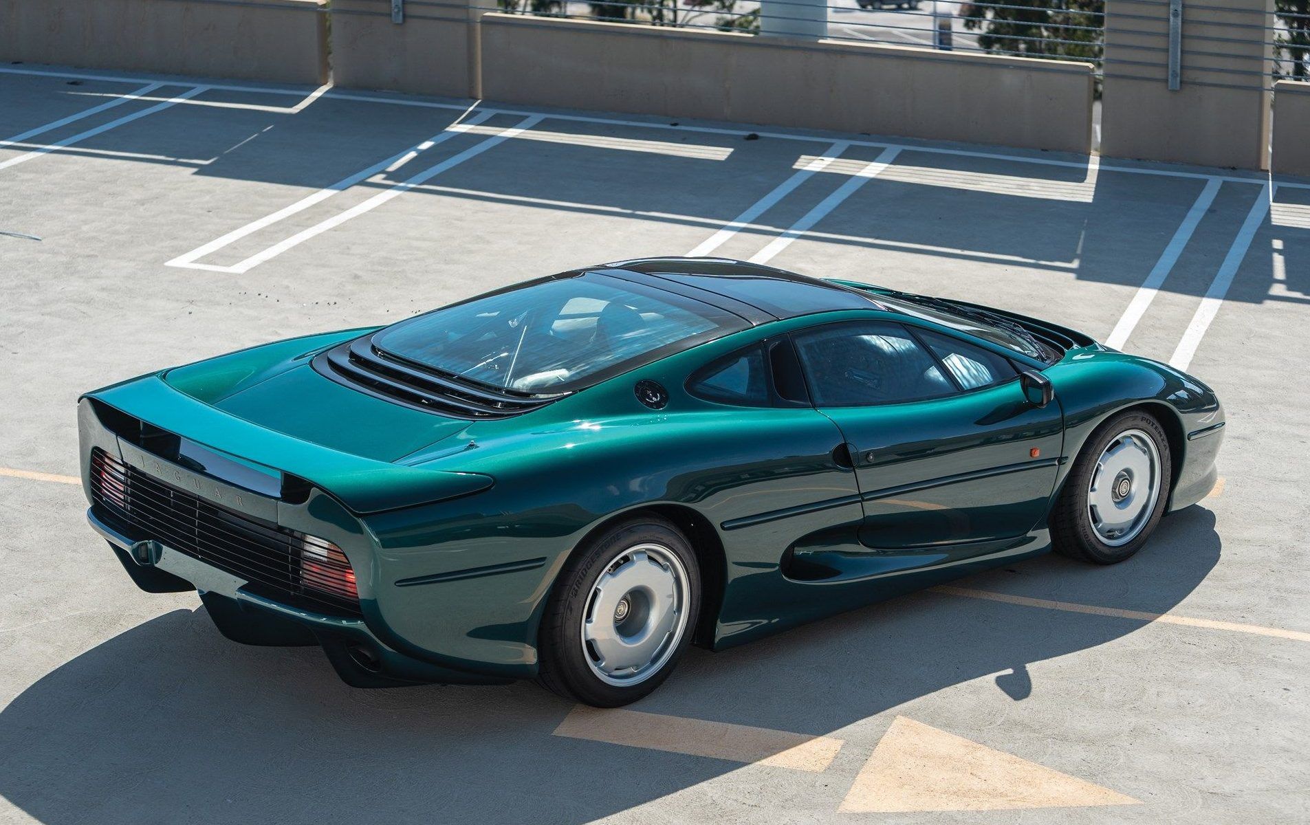 Jaguar-XJ220