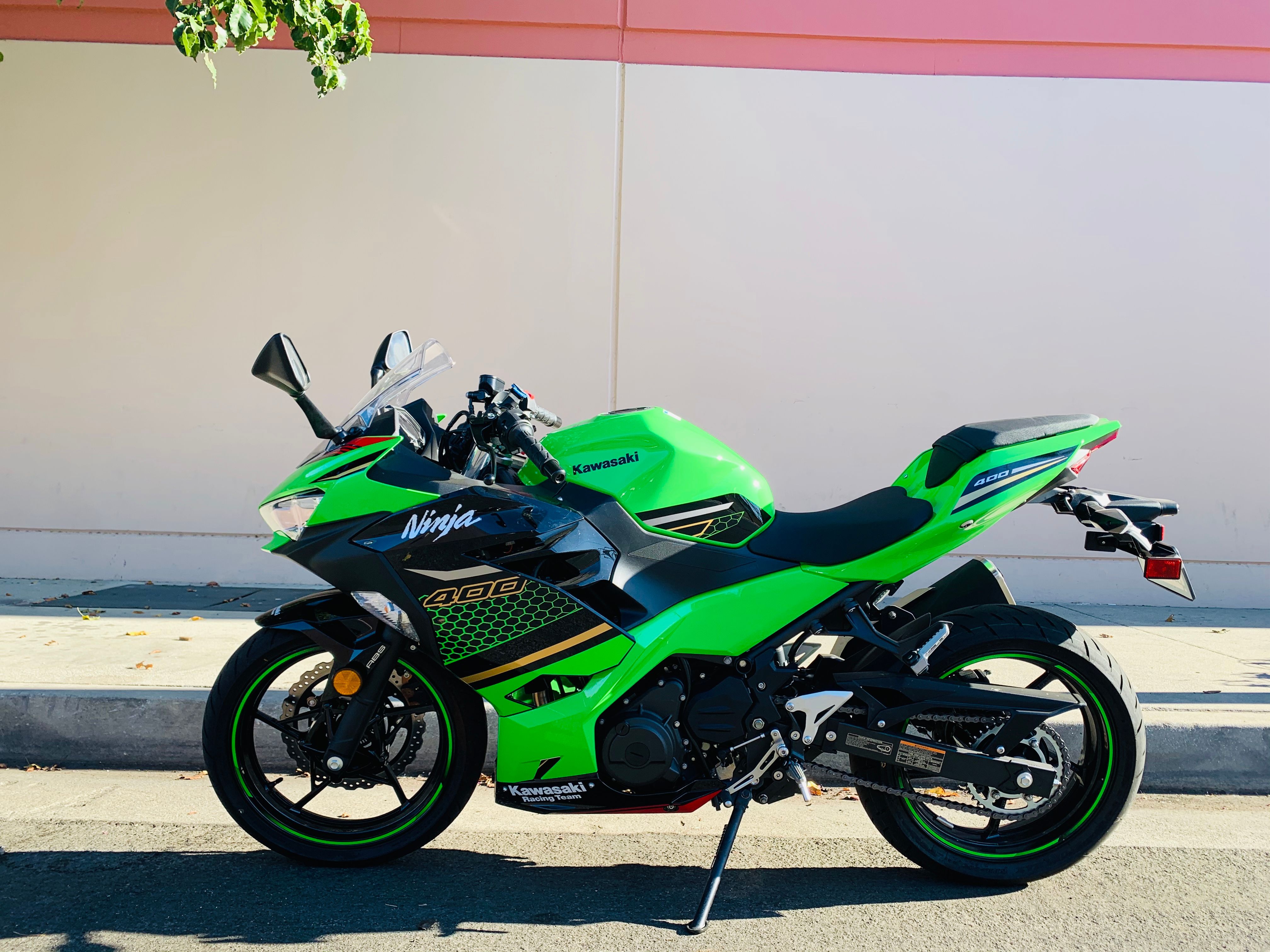 Kawsaki Ninja 400 ABS green