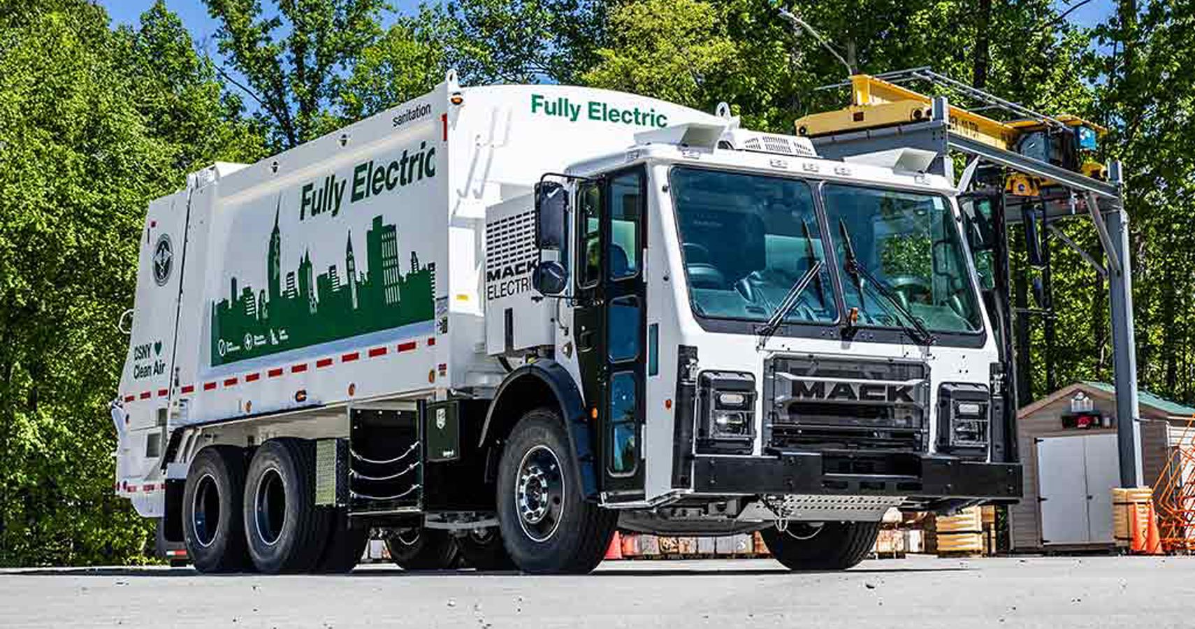 Mack LR Electric refuse model in action