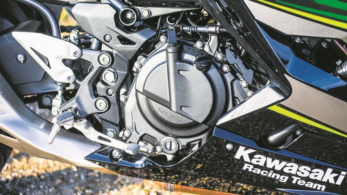 2020 kawasaki ninja 400 engine close up view