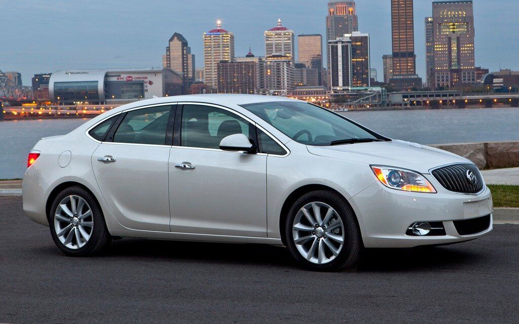 2013 Buick Verano Turbo em branco