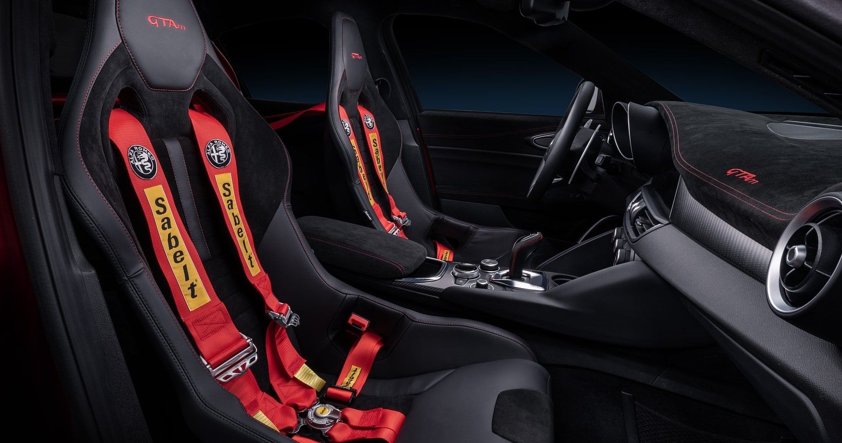 2021 Alfa Romeo Giulia GTA sport seats
