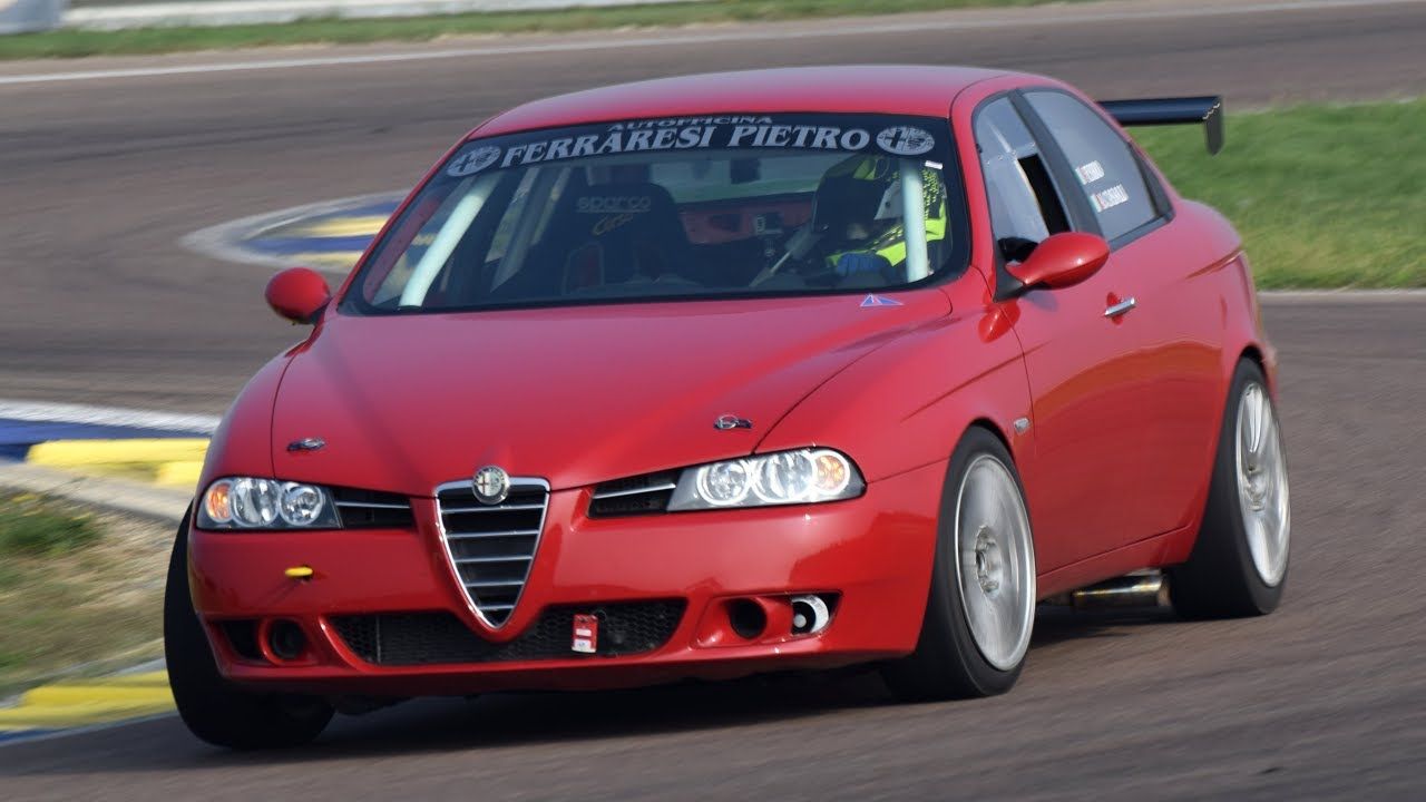 Alfa Romeo 156 on track