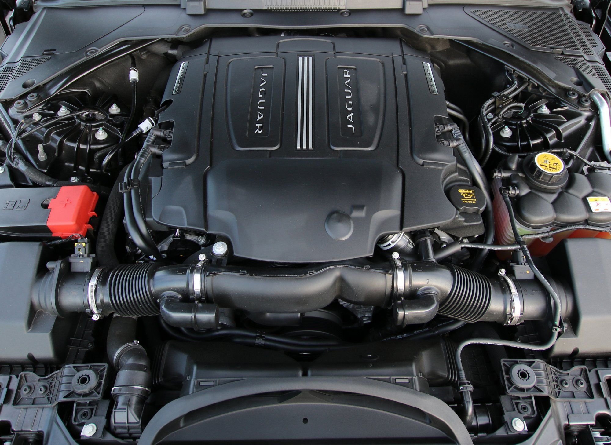 Jaguar AJ126 engine