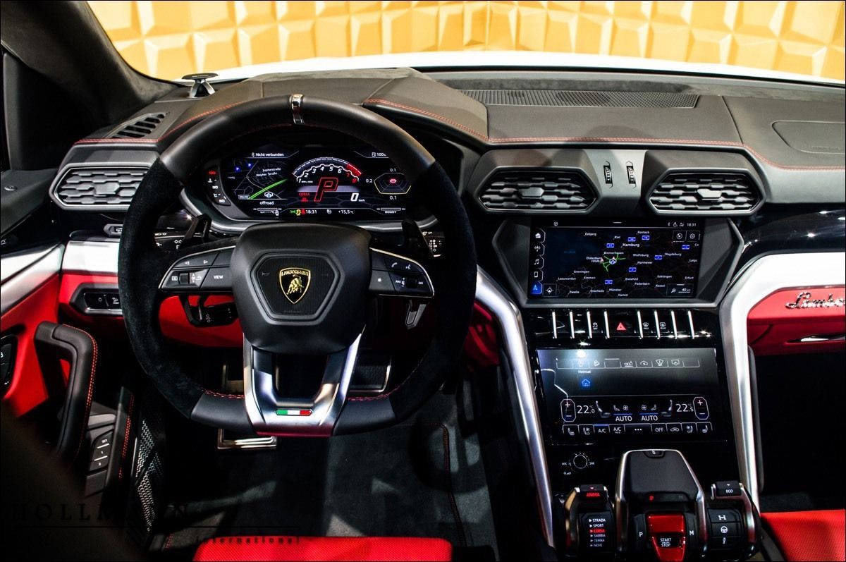 Lamborghini Urus interior