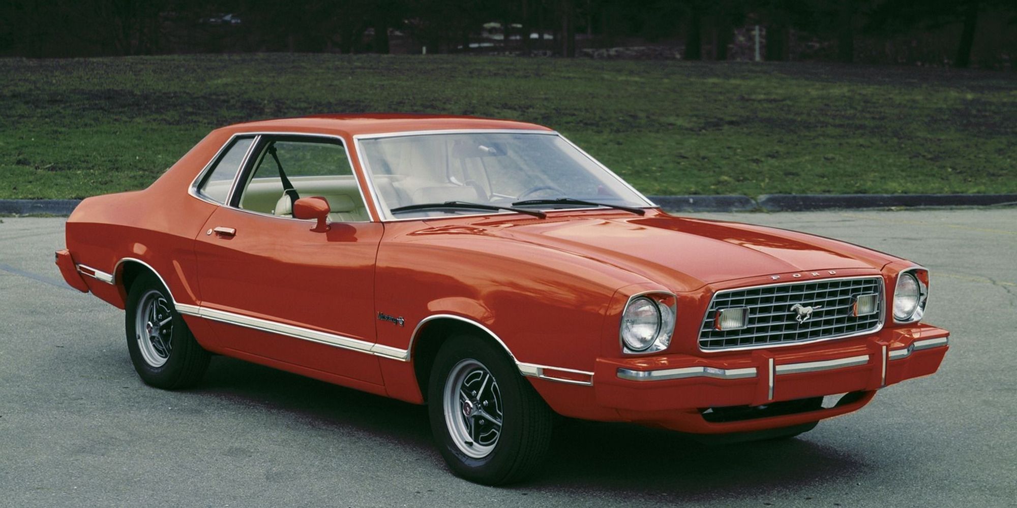 A red Mustang II
