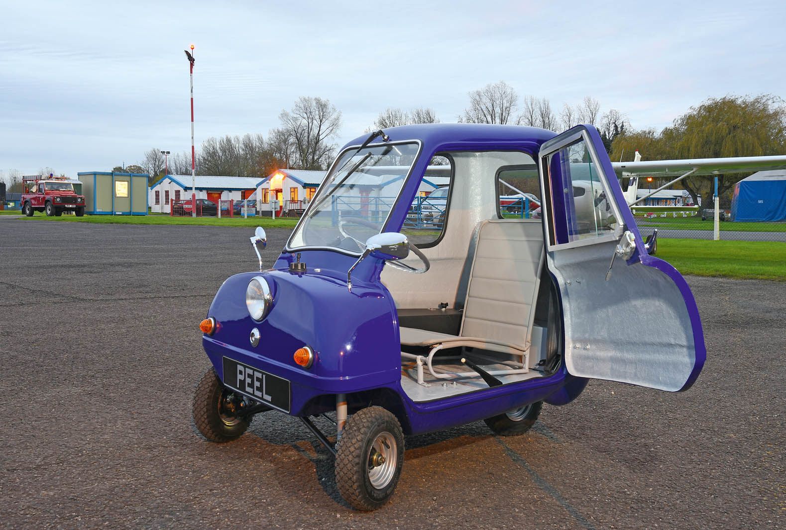 purple Peel P50 a parking