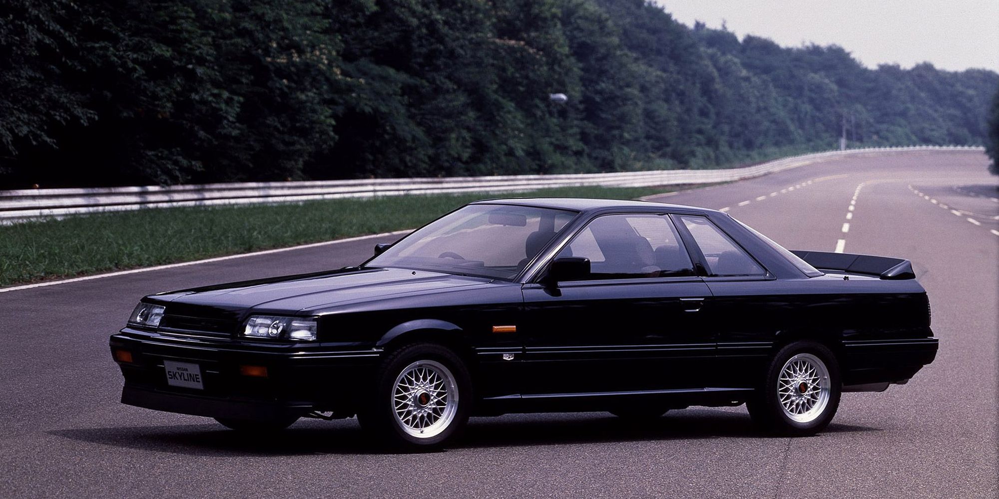 Front 3/4 view of the R31 Skyline