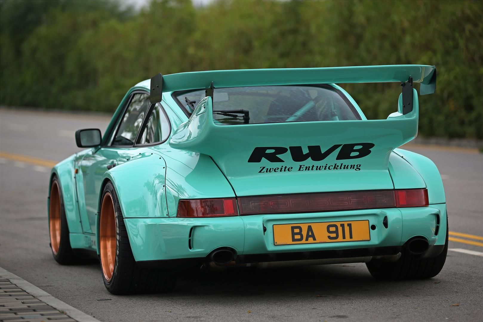 RAUH-Welt Begriff Porsche 964 on the road