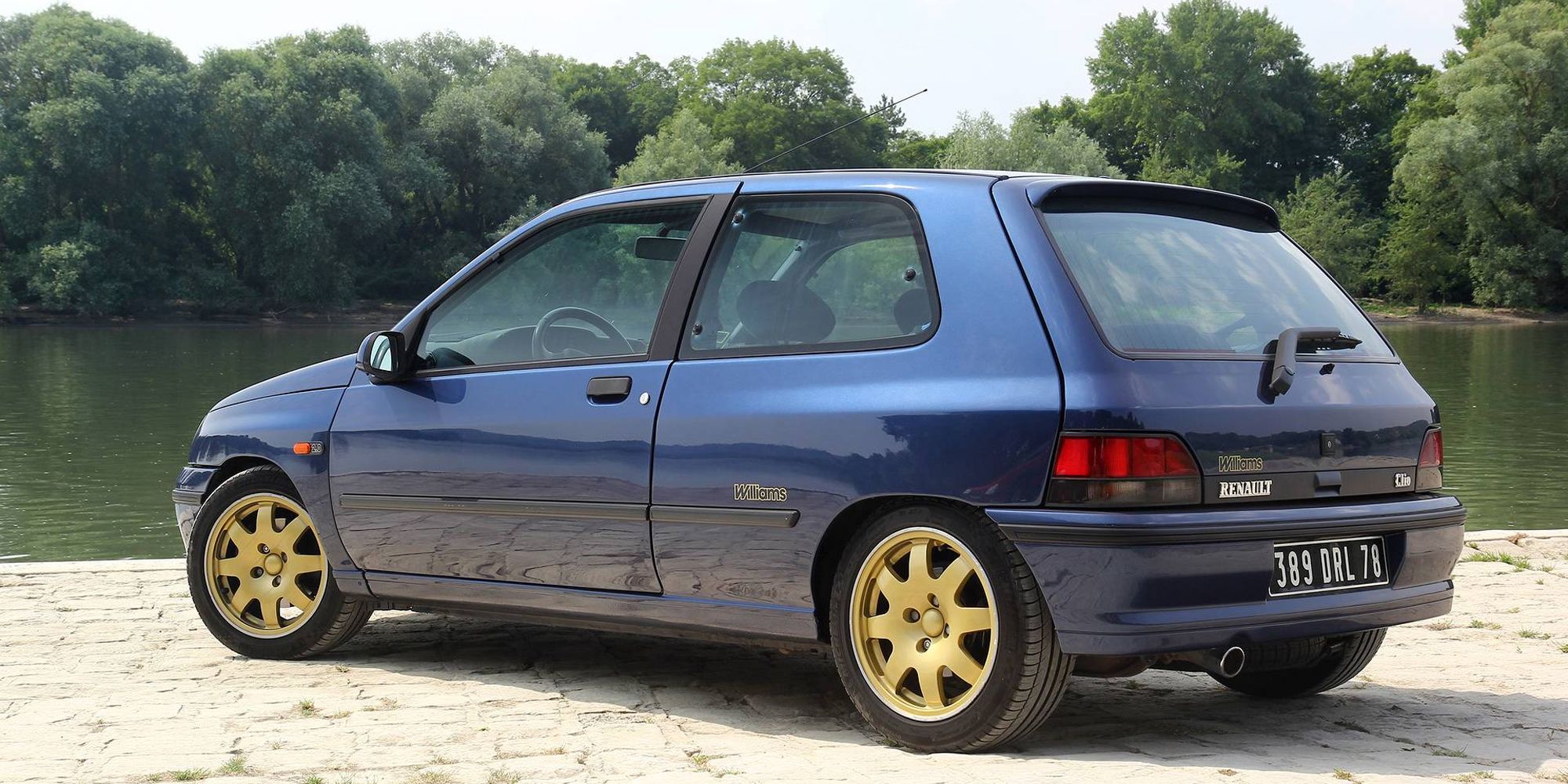 Rear 3/4 view of the Clio Williams