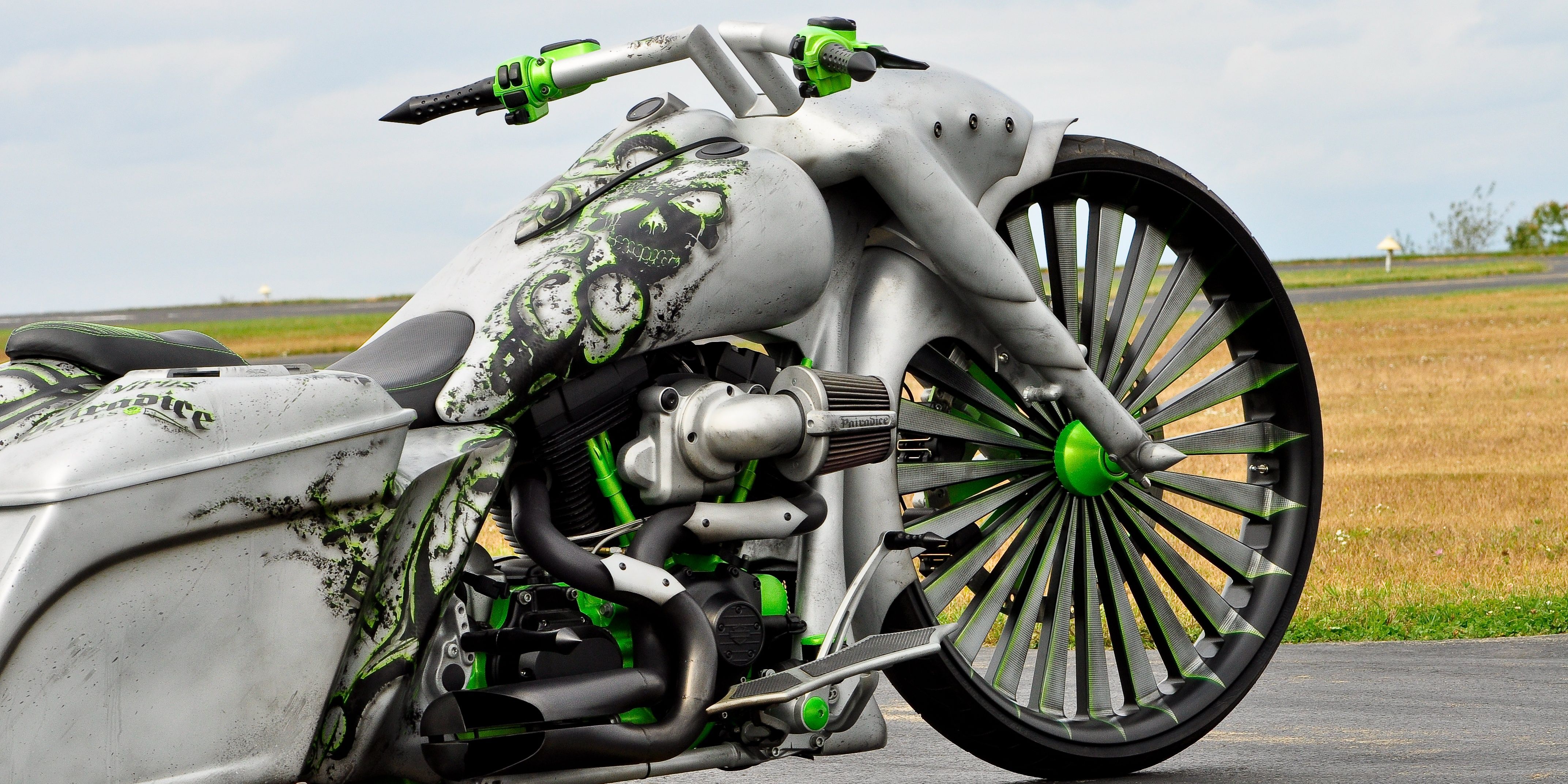 A close up of the Virus By Pairadice Cycles