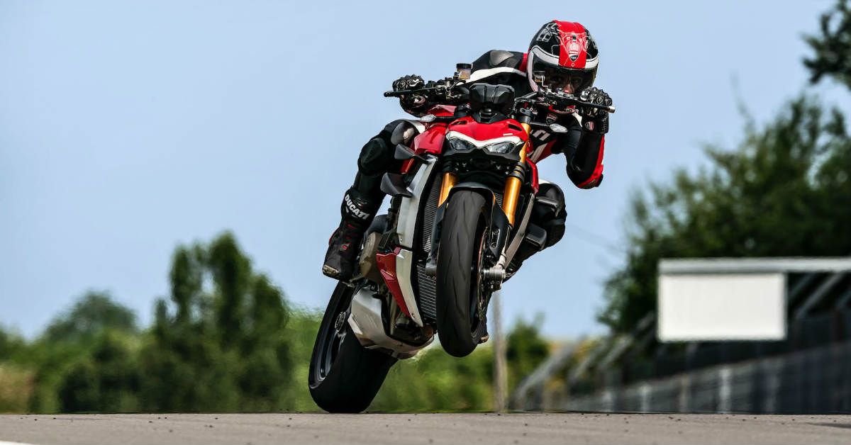 Ducati Streetfighter wheelie