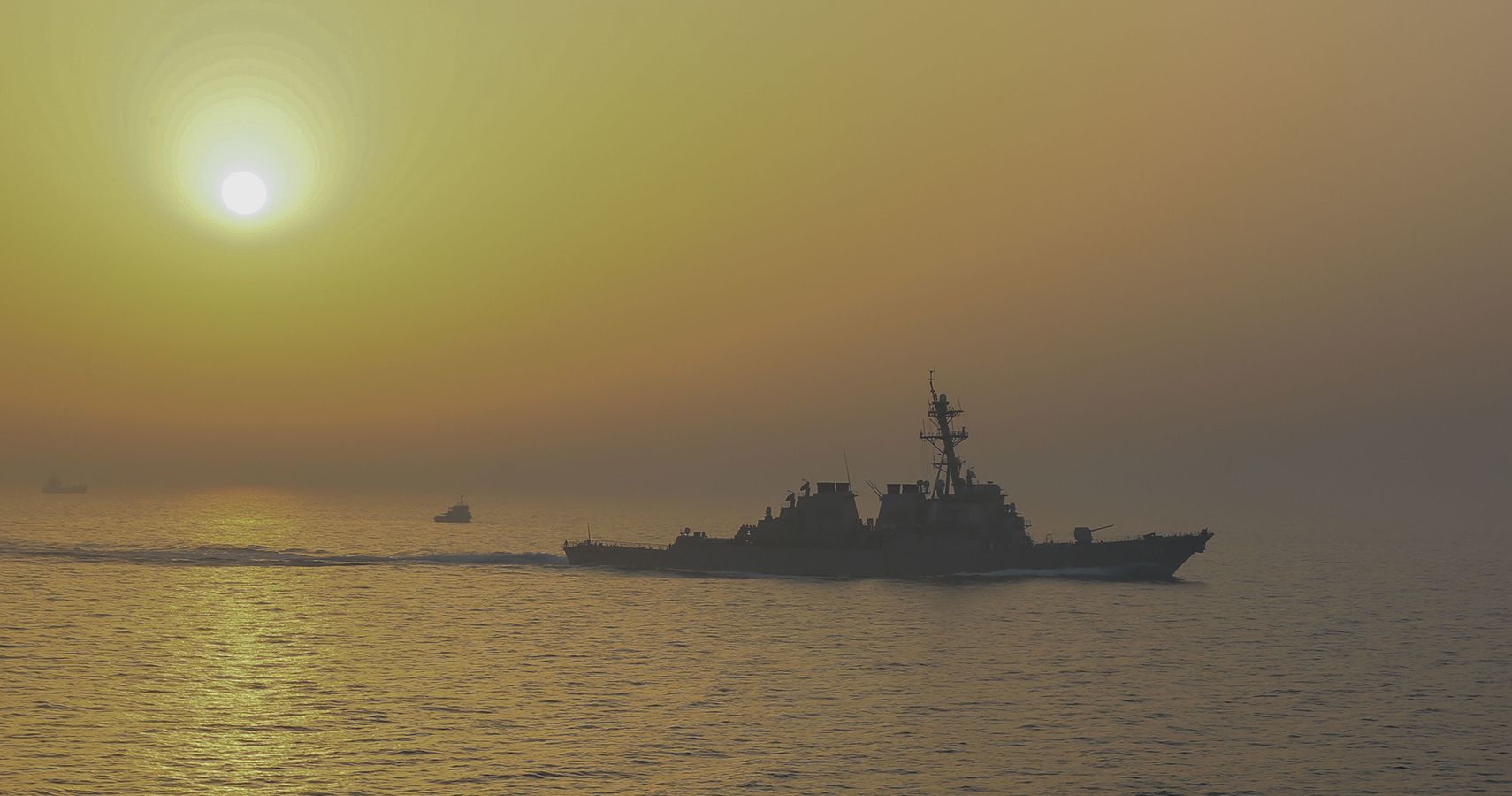 USS Stout (DDG 55) transits through the Strait of Hormuz