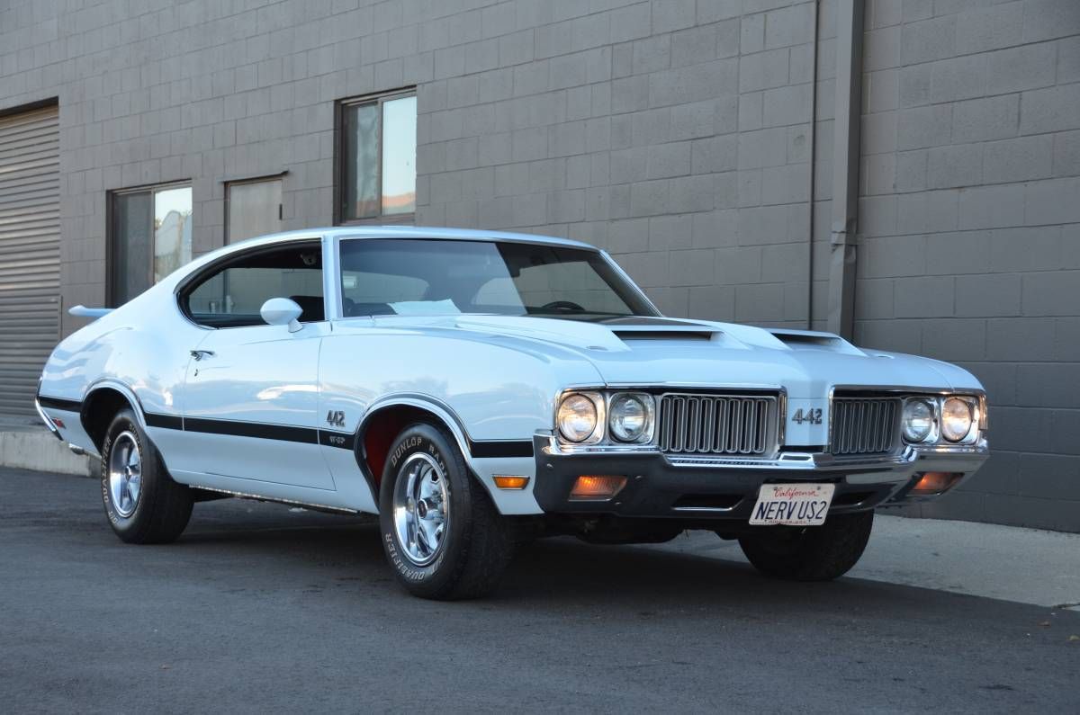 1970 Oldsmobile 442 on the road