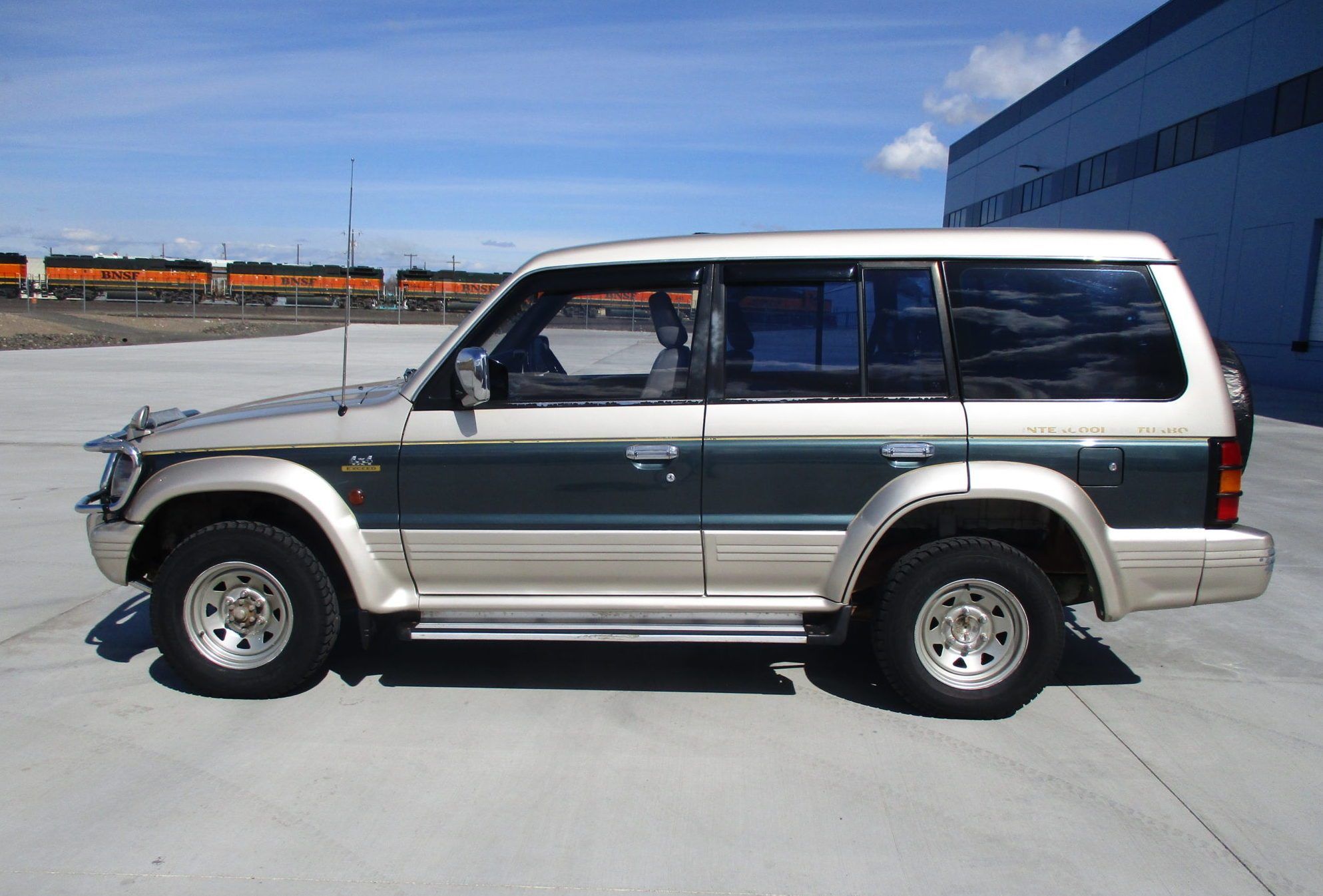 1994 Mitsubishi Pajero  - Side Profile