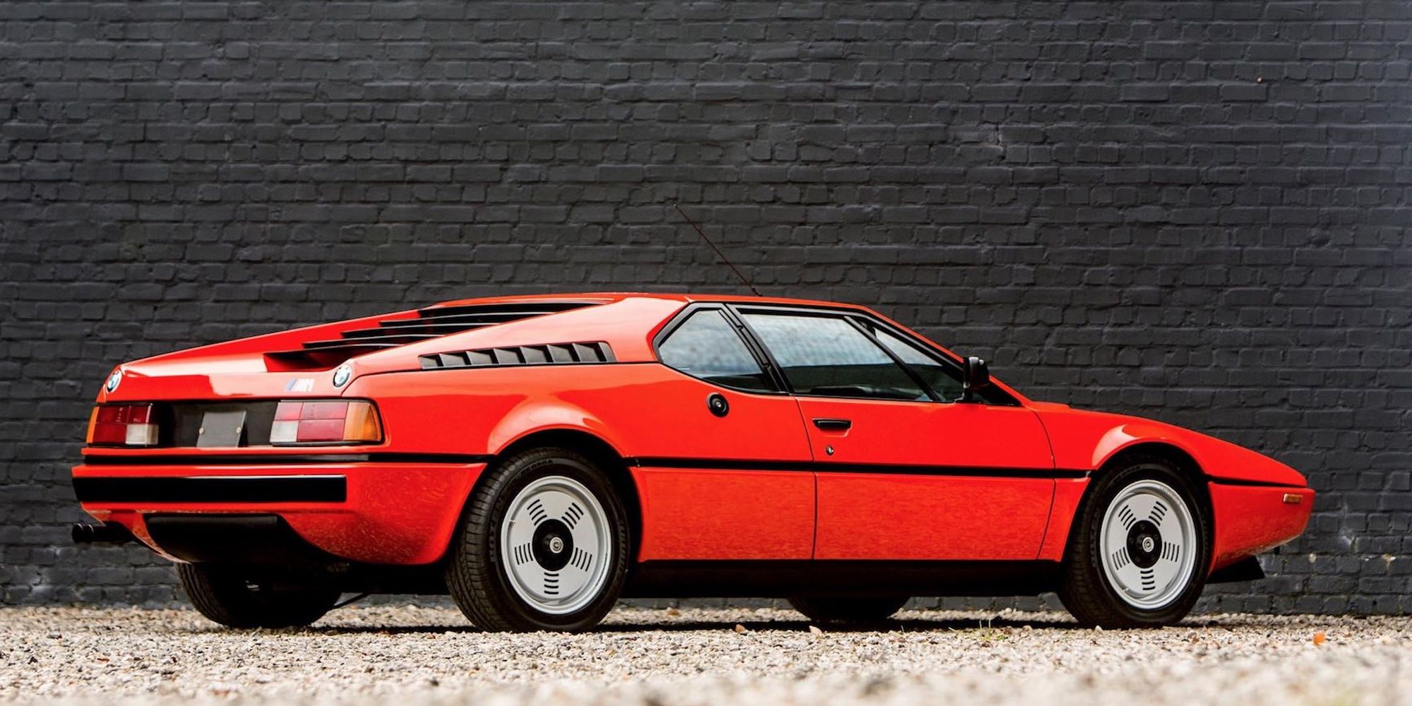 Rear 3/4 view of the BMW M1