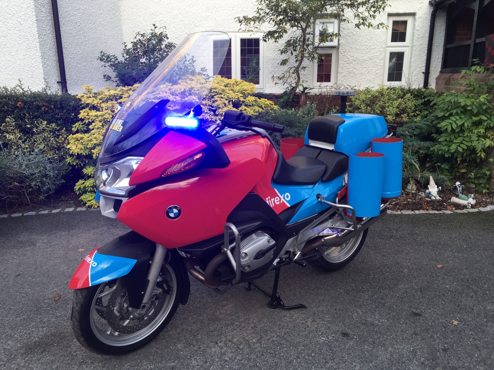 Blue lights and a police siren on a BMW R1200RT
