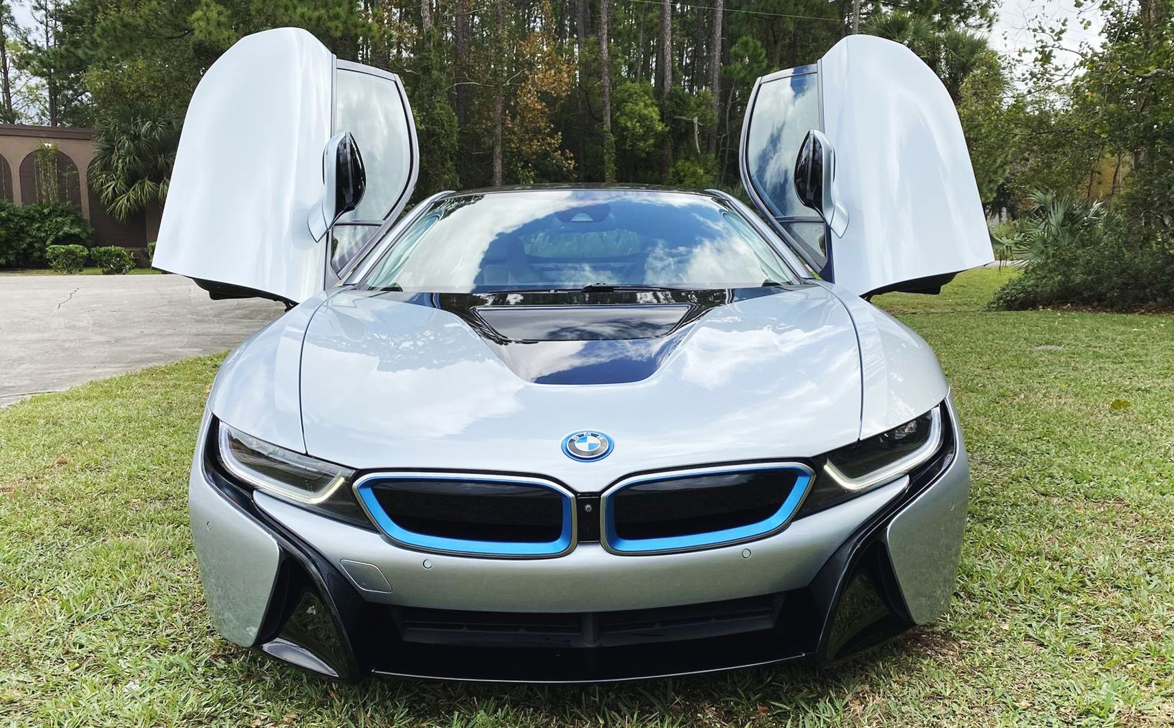 2016 BMW i8 butterfly doors opened