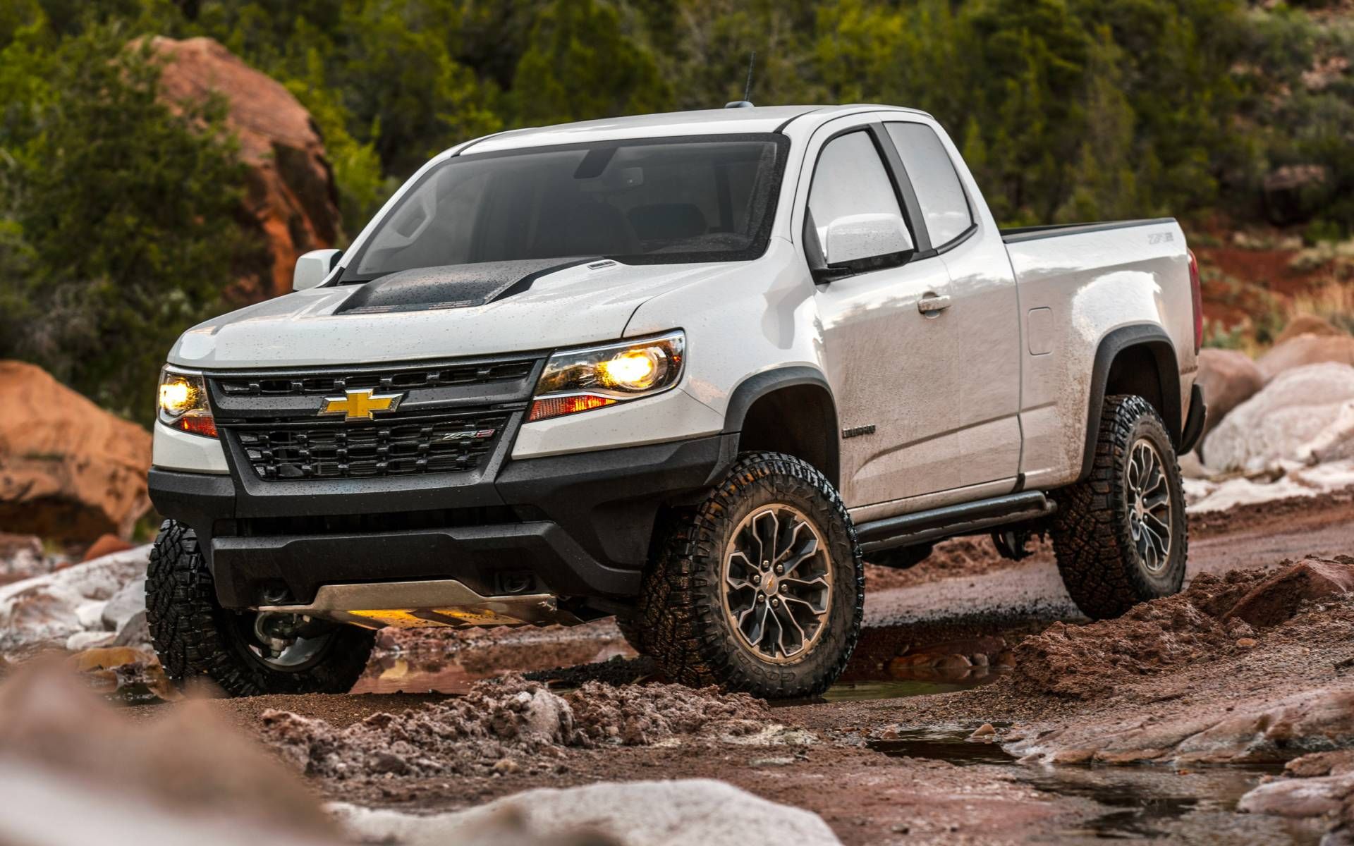 Chevrolet Colorado on muddyroad