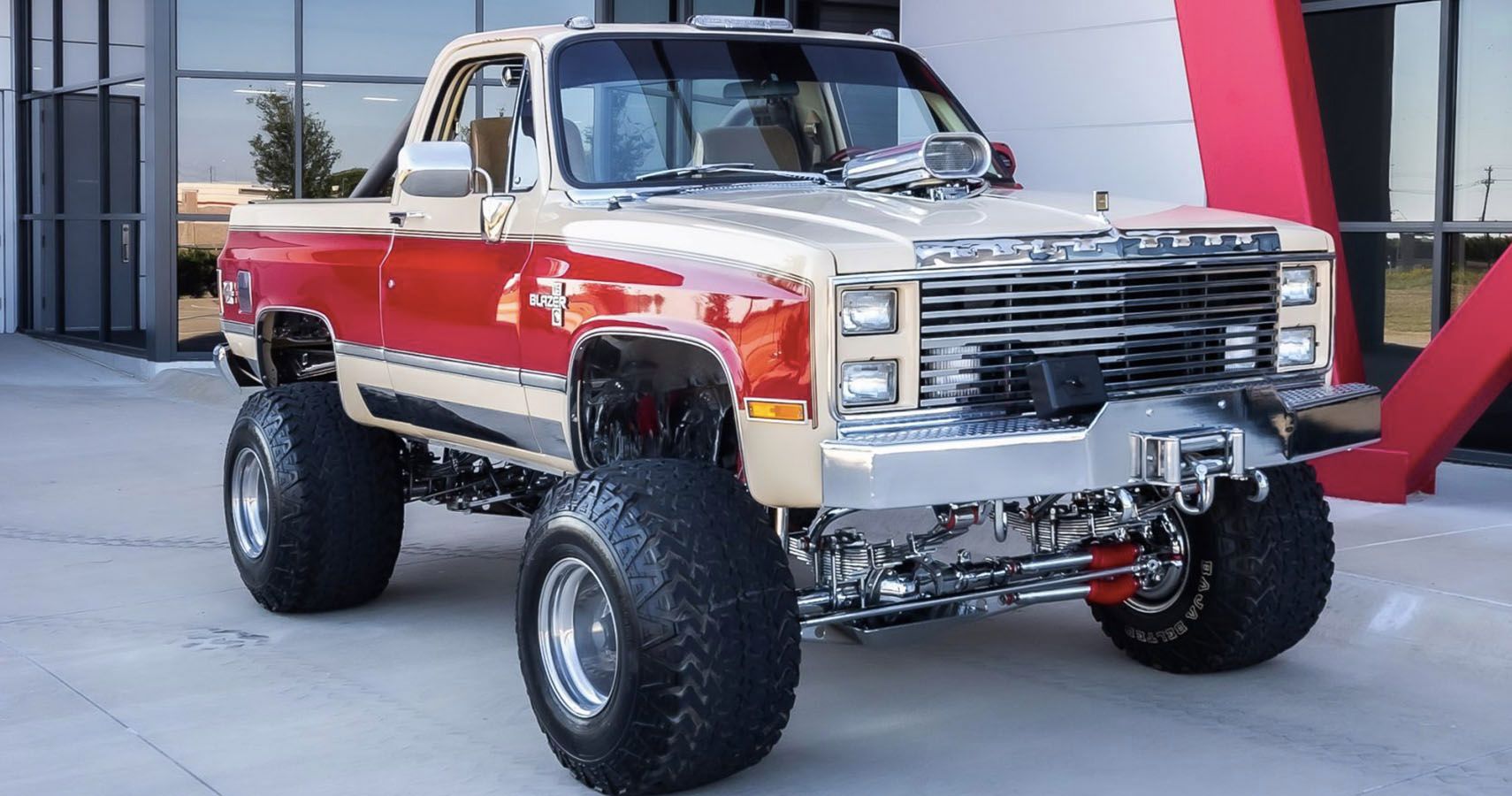 Bonkers K5 Blazer Looks Ready To Rumble