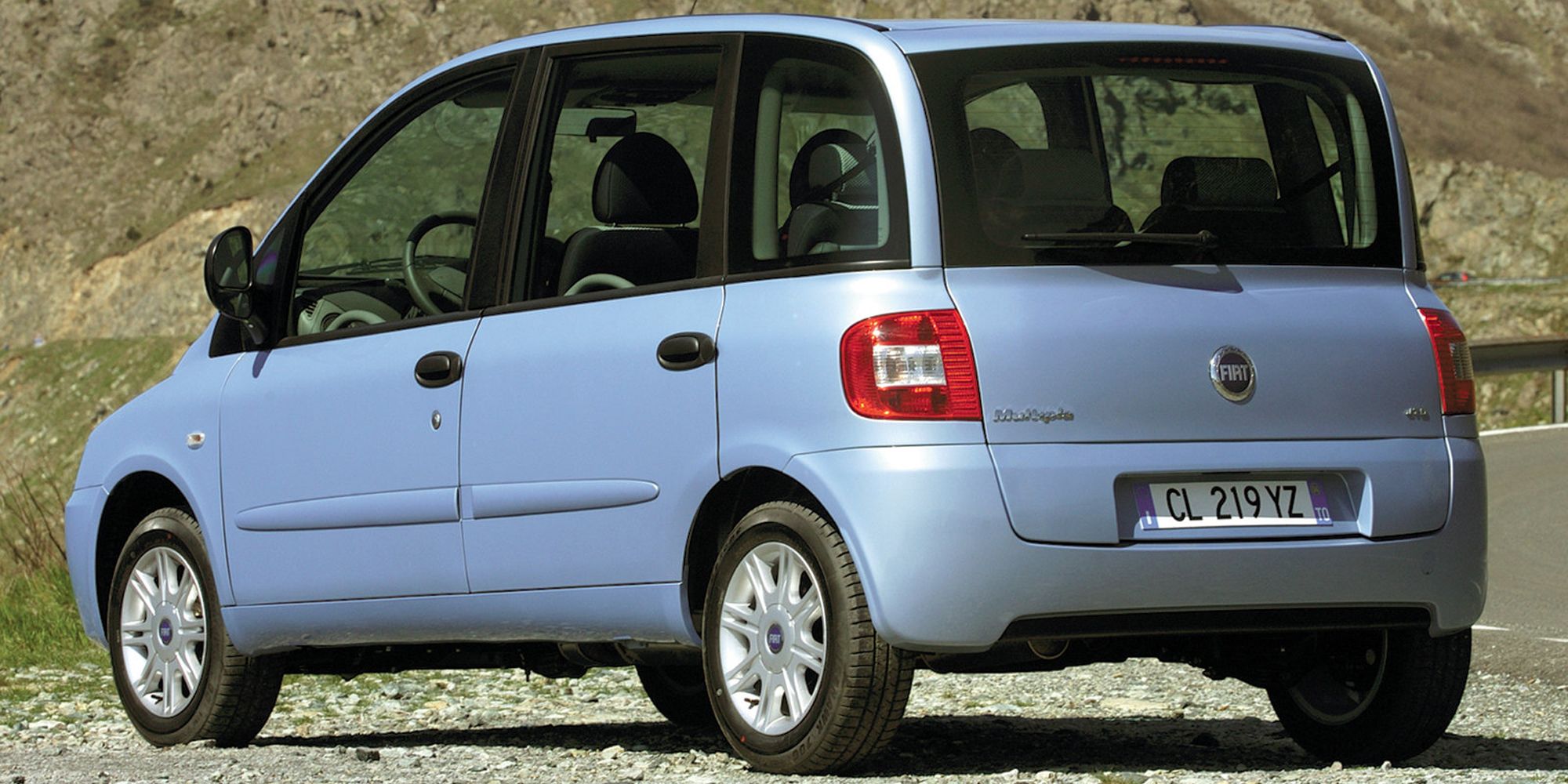 A Fiat Multipla in blue