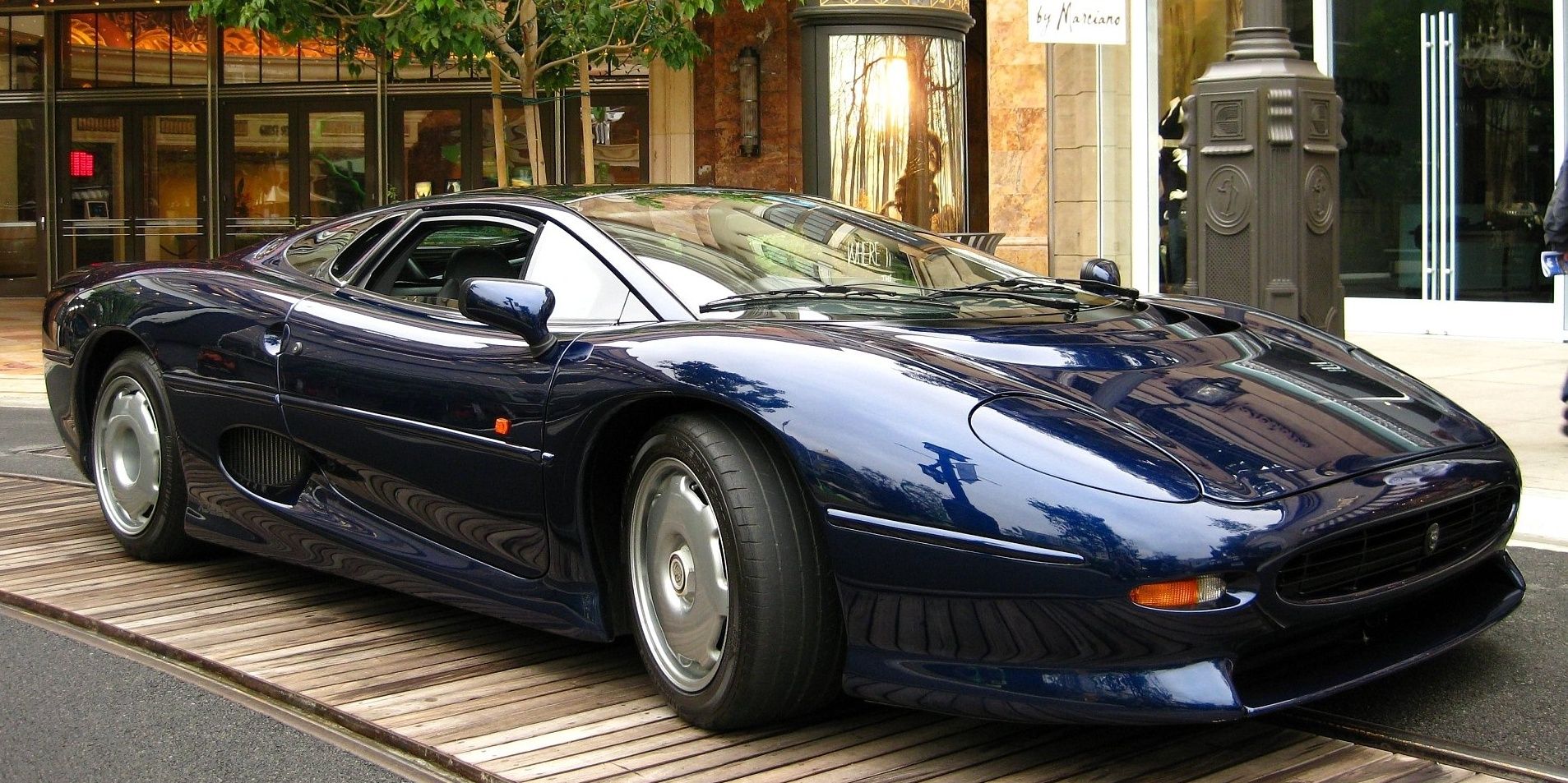 Jaguar XJ220 Blue