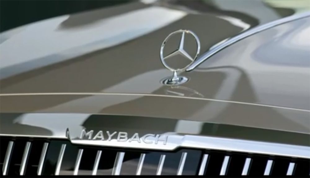 Mercedes-Benz 2021 Maybach S-Class grille and hood ornament