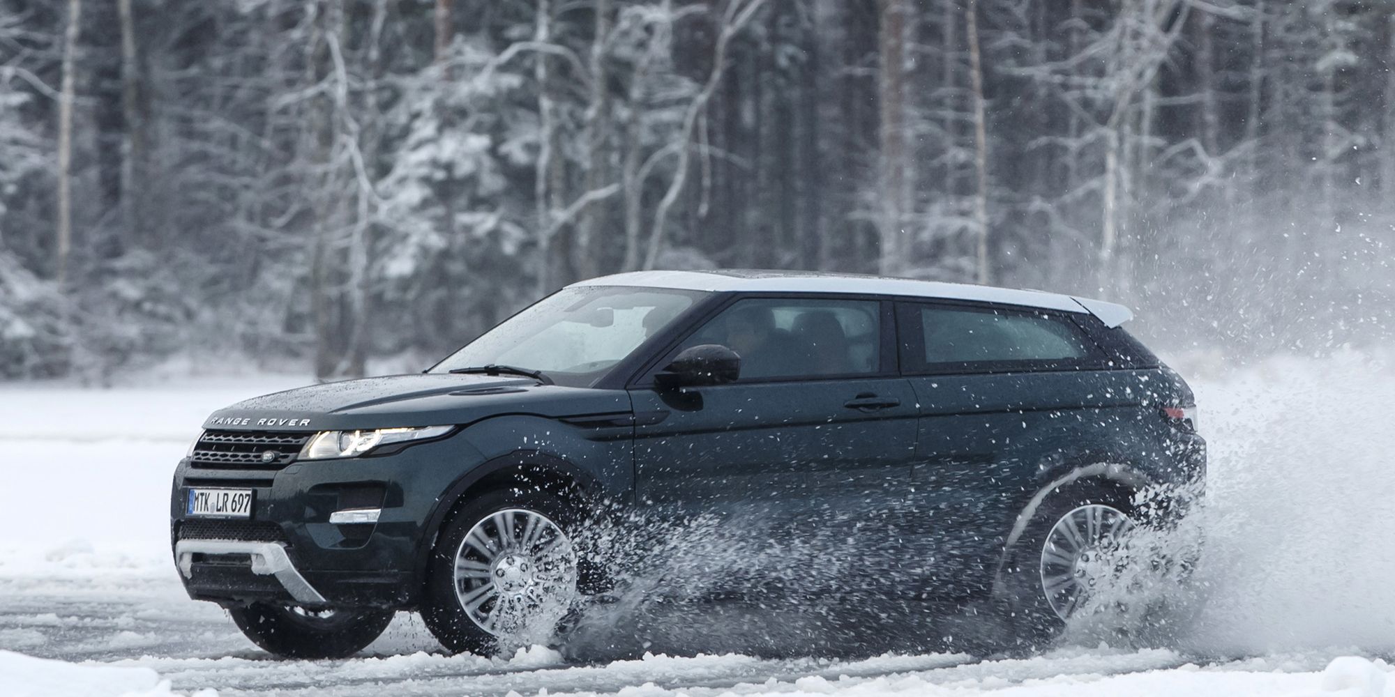 A Range Rover Evoque 3-door in the snow