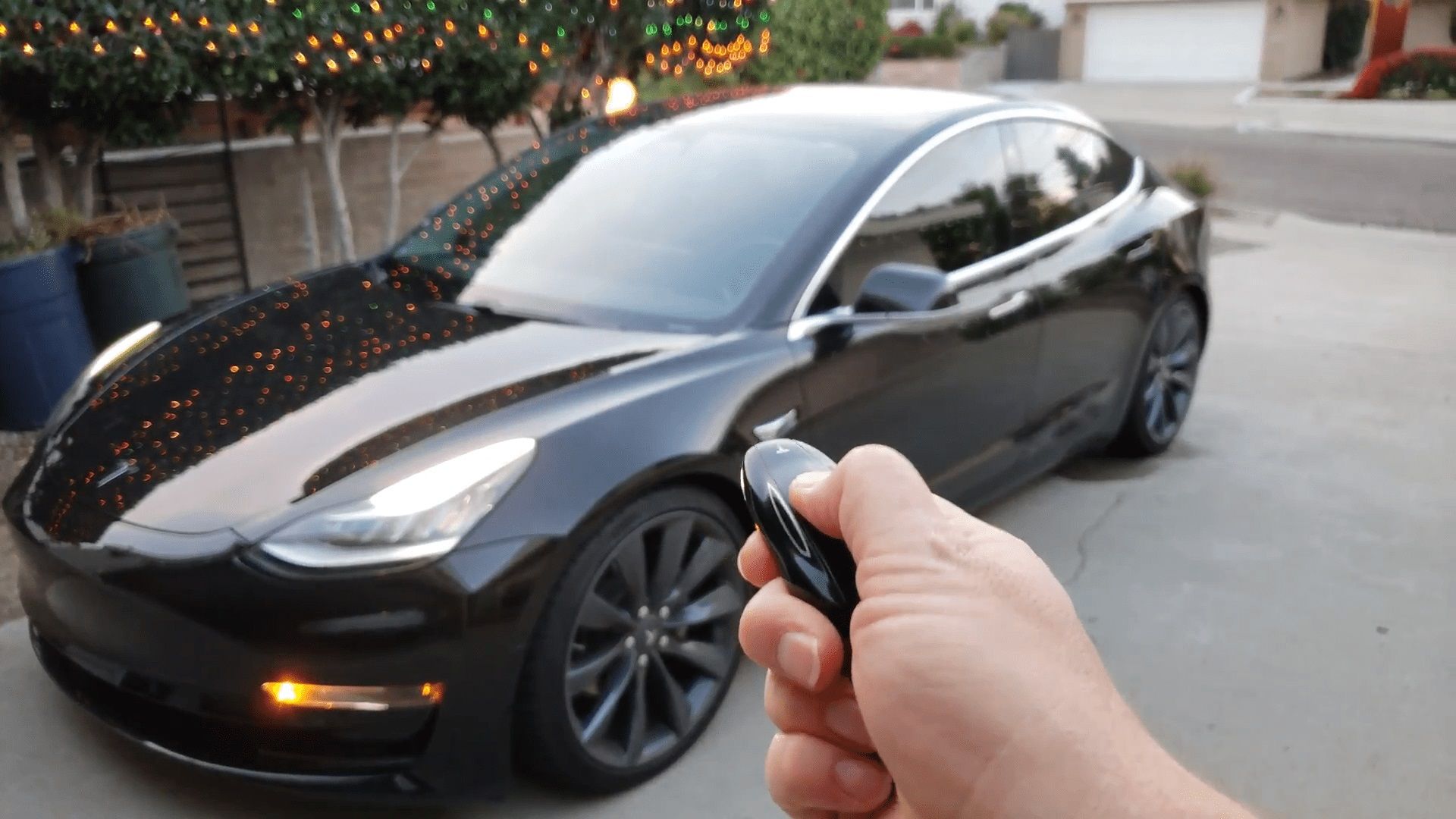 These Are Some Cool Features Of Your Tesla Key Fob